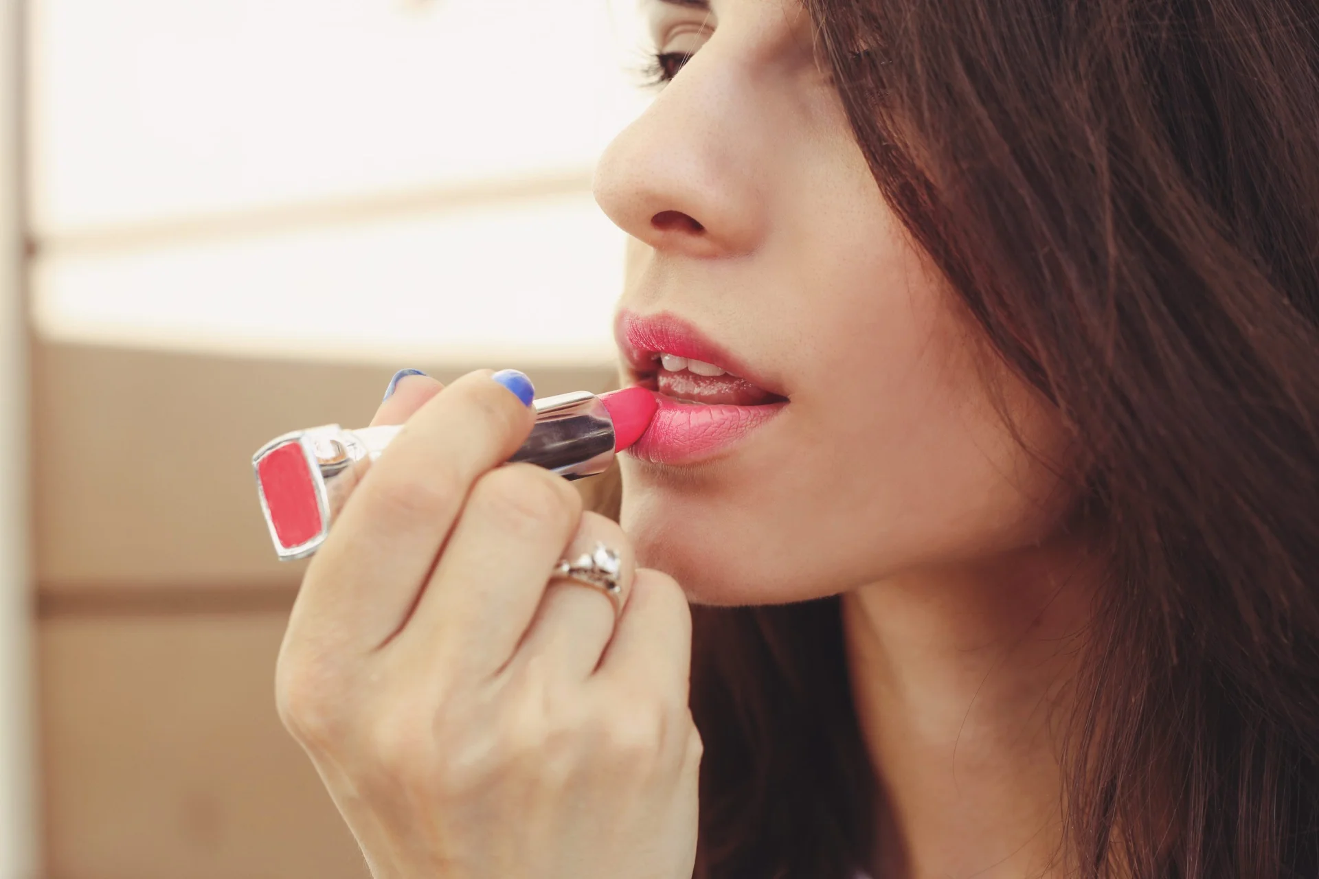 Apakah Produk dengan Klaim Mencerahkan Bibir Efektif?