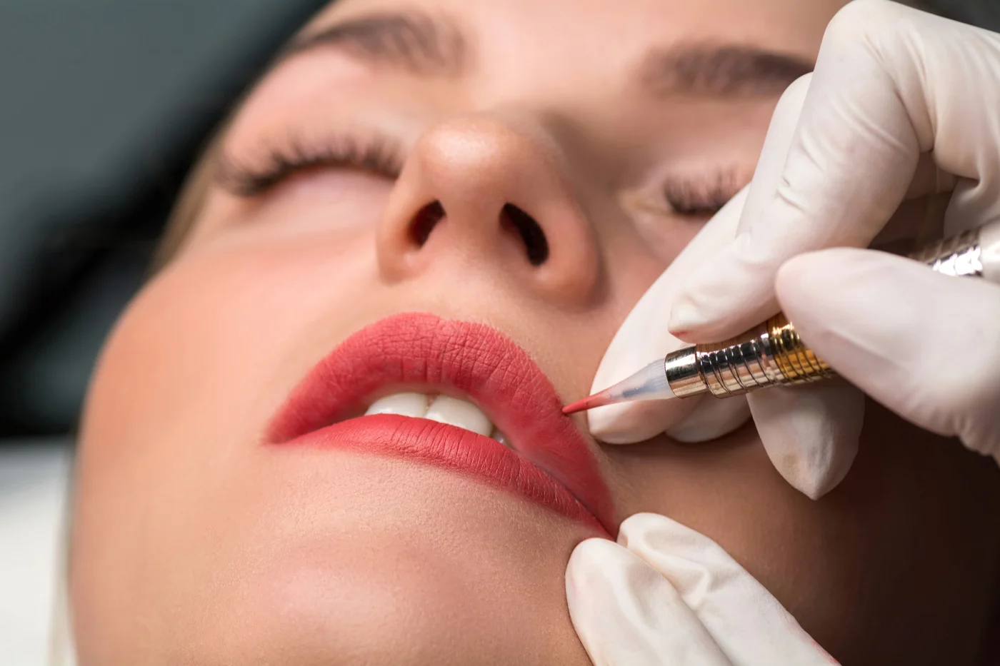 Bikin Bibir Cerah dengan Lip Tattoo, Amankah?
